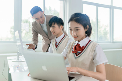 電商與電子商務(wù)信息咨詢 定義、關(guān)系與實(shí)踐